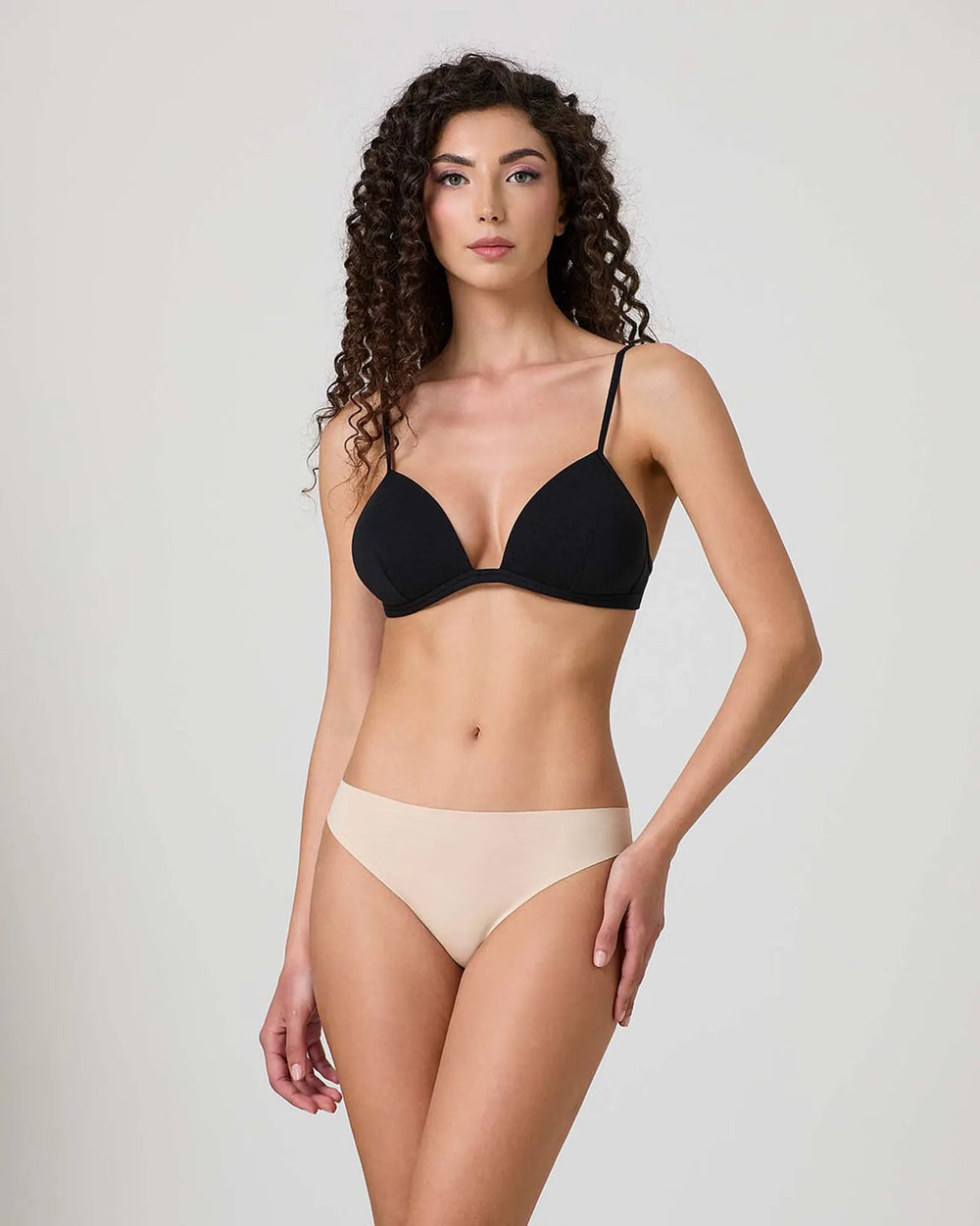 Brasiliana Senza Cuciture Taglio Laser – Jadea 8001